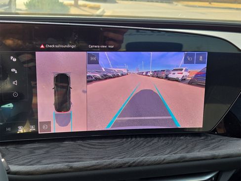 Used 2025 Audi Q5 Premium w/ Convenience Package image 18