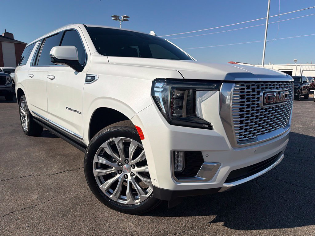 Used 2023 GMC Yukon XL Denali w/ Denali Reserve Package AWD/4WD image 2