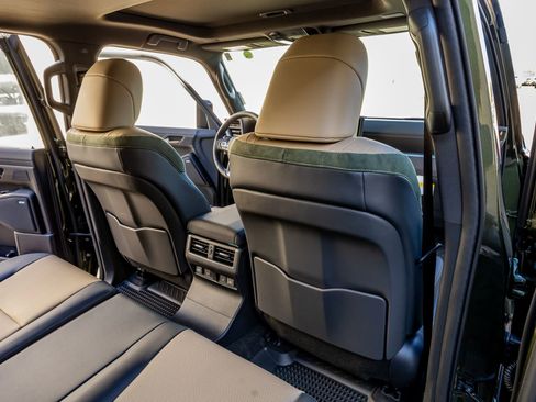 Used 2026 Lexus GX 550 image 32