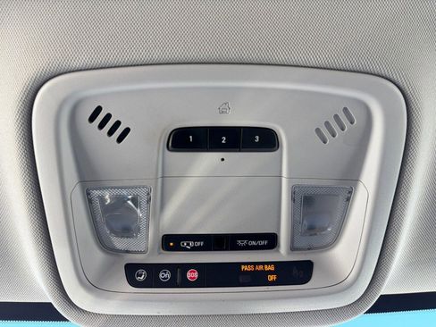 Used 2019 Chevrolet Traverse Premier image 19