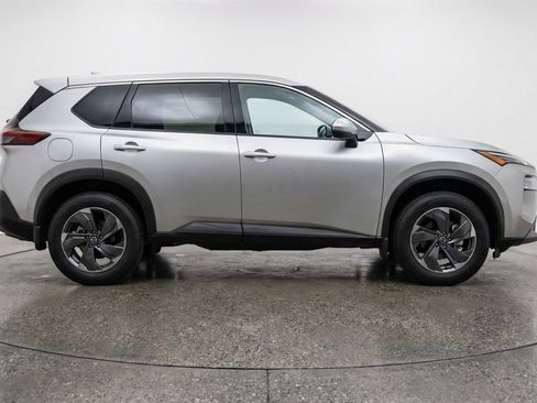 Used 2025 Nissan Rogue SV AWD/4WD image 11