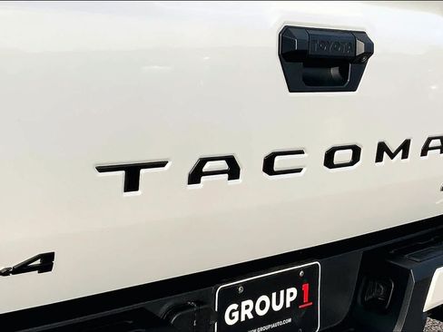Used 2025 Toyota Tacoma TRD Sport AWD/4WD image 30