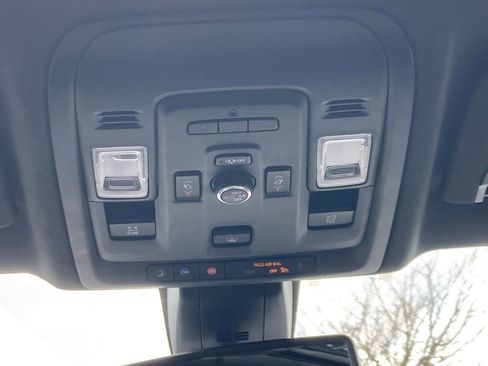Used 2021 Chevrolet Tahoe Premier AWD/4WD image 11
