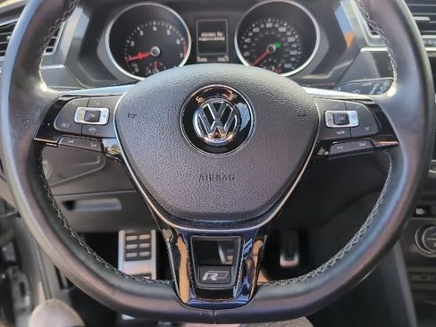 Used 2020 Volkswagen Tiguan SE R-Line image 11