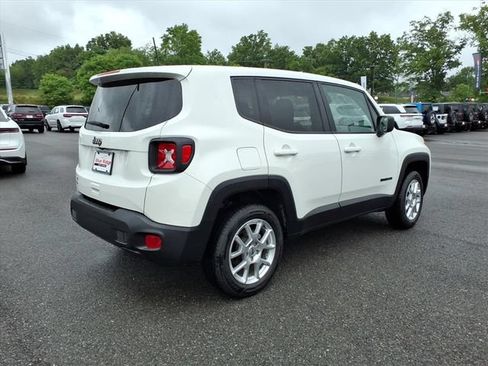 Used 2023 Jeep Renegade Latitude AWD/4WD image 4