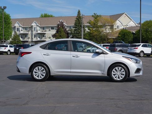 Used 2021 Hyundai Accent SE FWD image 2