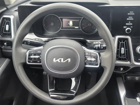 Used 2023 Kia Sorento LX image 17