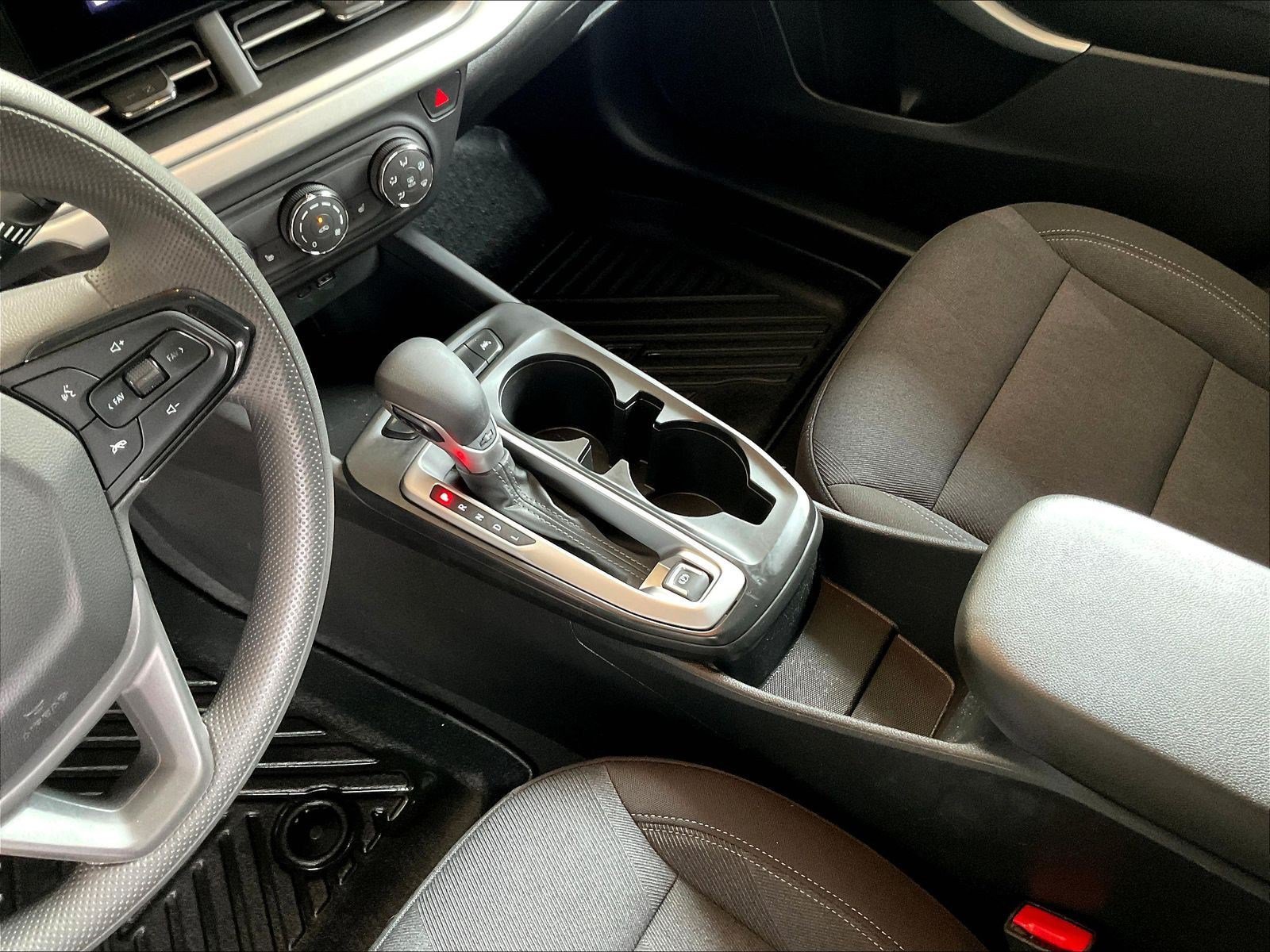 Used 2025 Chevrolet Trax LS w/ LS Convenience Package FWD image 16