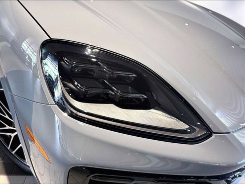 New 2026 Porsche Cayenne Coupe AWD/4WD image 12
