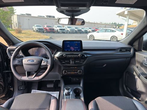 Used 2025 Ford Escape Platinum AWD/4WD image 19