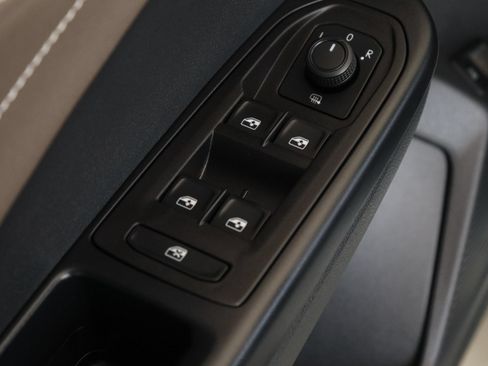 Certified 2024 Volkswagen Taos SEL AWD/4WD image 19
