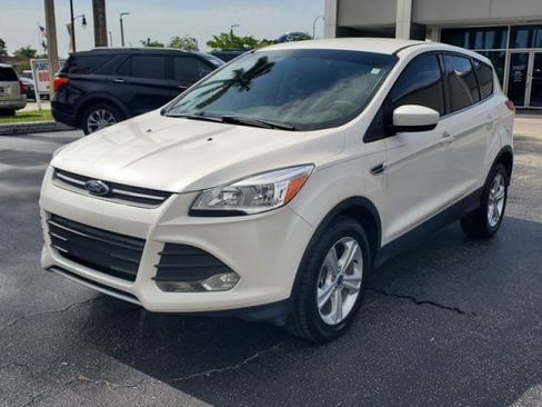 Used 2013 Ford Escape SE w/ Class II Trailer Tow Pkg FWD image 3