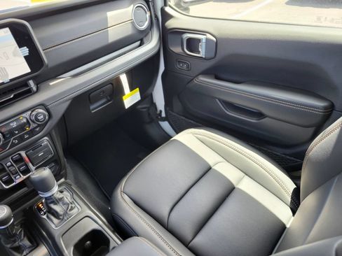 New 2026 Jeep Gladiator Sport AWD/4WD image 15