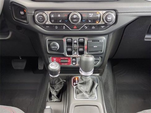 Used 2024 Jeep Wrangler Unlimited Rubicon w/ Technology Group image 19