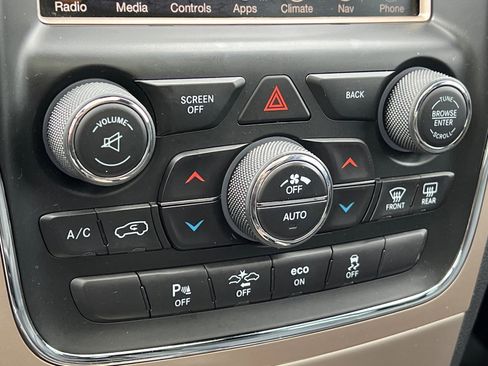 Used 2014 Jeep Grand Cherokee Overland w/ Advanced Technology Group image 21