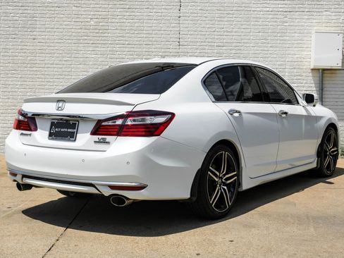 Used 2016 Honda Accord Touring image 8