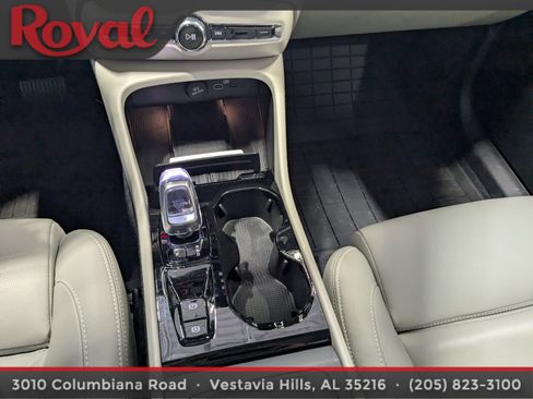 Certified 2024 Volvo XC40 B5 Plus image 23