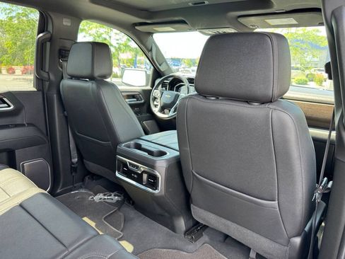 Used 2023 Chevrolet Silverado 1500 High Country w/ Technology Package AWD/4WD image 17