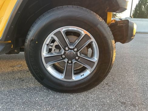 Used 2021 Jeep Wrangler Unlimited Sahara image 5