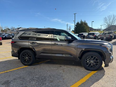 Used 2023 Toyota Sequoia Platinum image 4