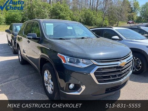 Used 2020 Chevrolet Traverse LT image 2
