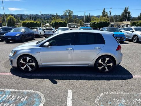 Used 2015 Volkswagen Golf 4-Door FWD image 4