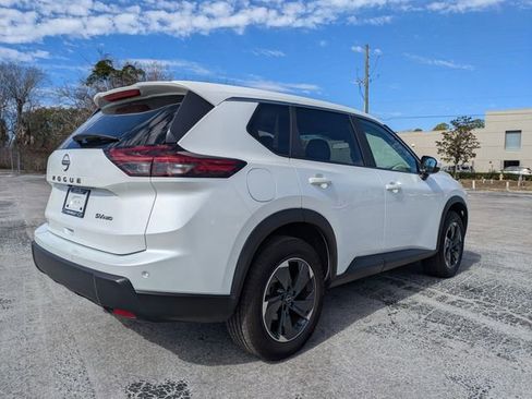 Used 2024 Nissan Rogue SV image 6