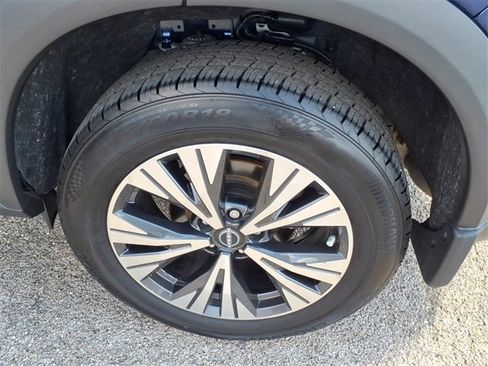 Used 2023 Nissan Rogue SV image 17