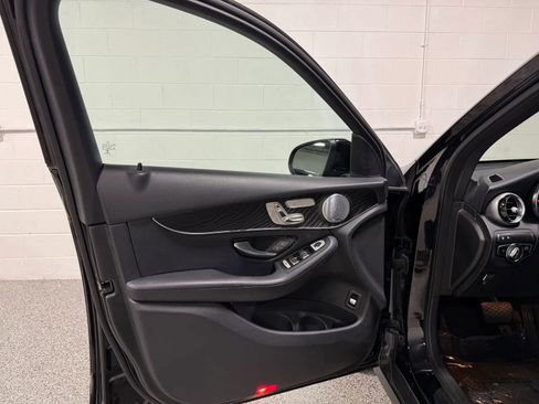 Used 2018 Mercedes-Benz GLC 300 4MATIC image 9