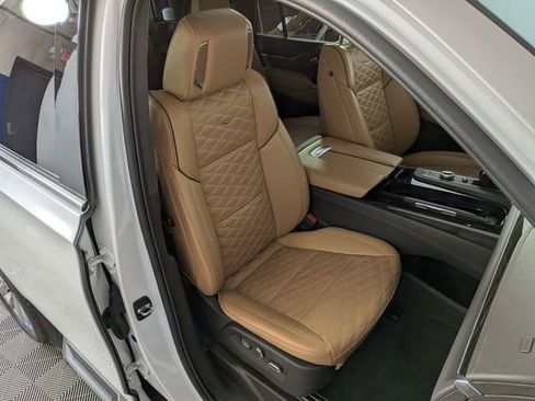 Certified 2024 Cadillac Escalade Premium Luxury w/ LPO, Floor Liner Package AWD/4WD image 34