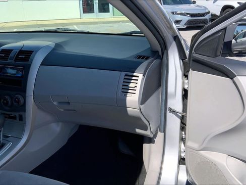Used 2011 Toyota Corolla LE FWD image 17