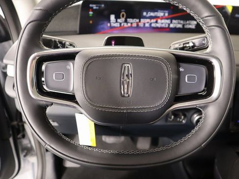 New 2025 Lincoln Navigator Reserve AWD/4WD image 3
