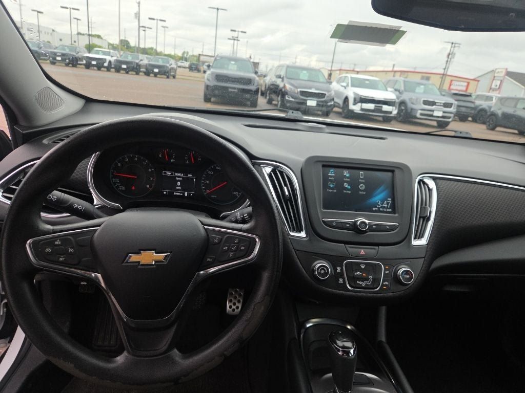 Used 2017 Chevrolet Malibu LT FWD image 13