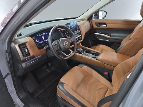 Used 2025 Nissan Pathfinder Platinum w/ Cargo Package AWD/4WD image 5