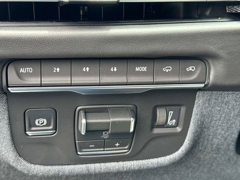 New 2026 Cadillac Escalade Platinum Sport w/ LPO, ONYX Package AWD/4WD image 31