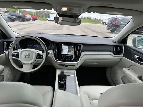 Used 2025 Volvo V60 B5 Cross Country Plus AWD/4WD image 15
