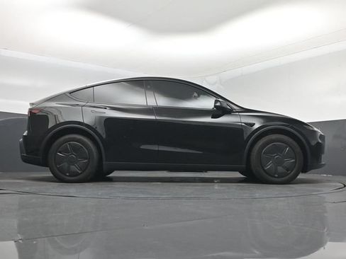 Used 2026 Tesla Model Y 2WD image 16