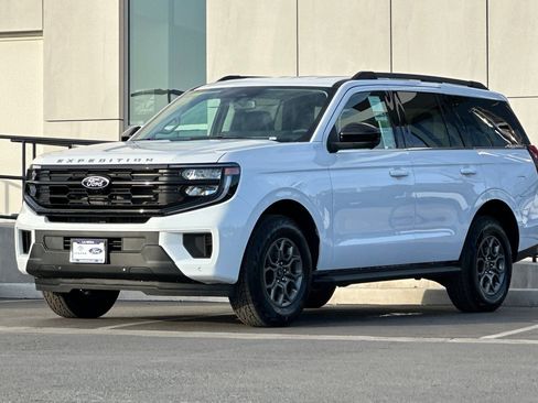 New 2026 Ford Expedition Active image 7