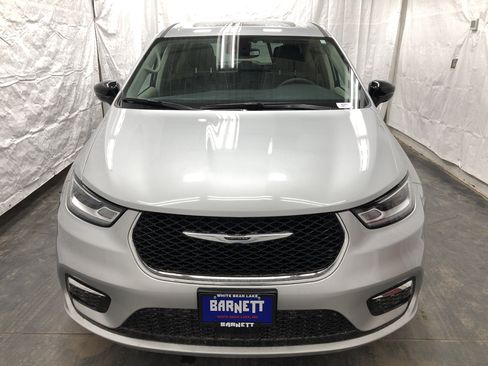 Certified 2024 Chrysler Pacifica Limited w/ Trailer Tow Group image 7