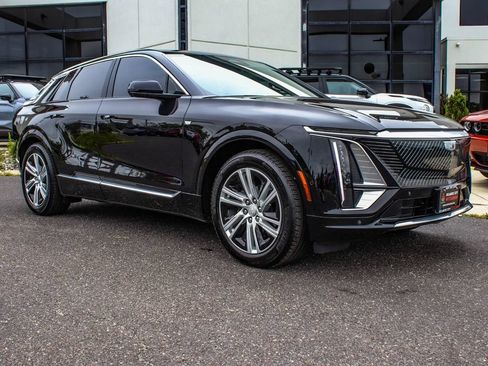 Used 2024 Cadillac Lyriq Tech w/ Driver Assist Package AWD/4WD image 3