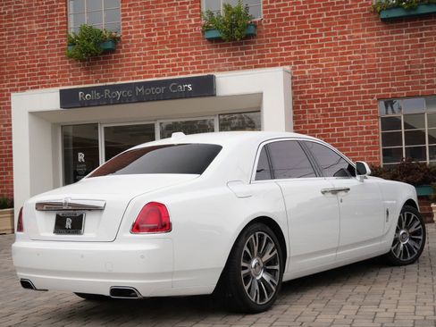Used 2019 Rolls-Royce Ghost image 2