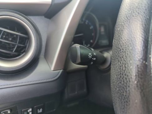 Used 2017 Toyota RAV4 LE FWD image 20
