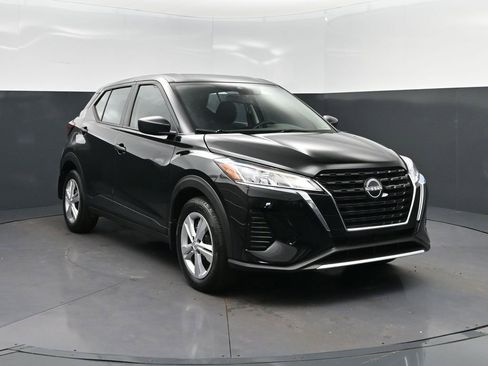 Used 2024 Nissan Kicks S FWD image 9