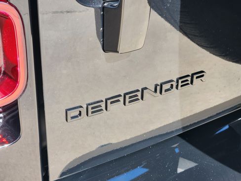Certified 2025 Land Rover Defender 130 X-Dynamic SE AWD/4WD image 12