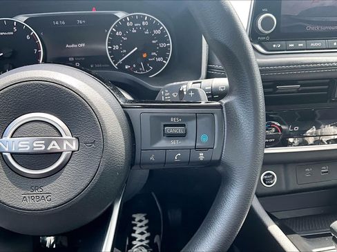 Used 2023 Nissan Rogue SV FWD image 25