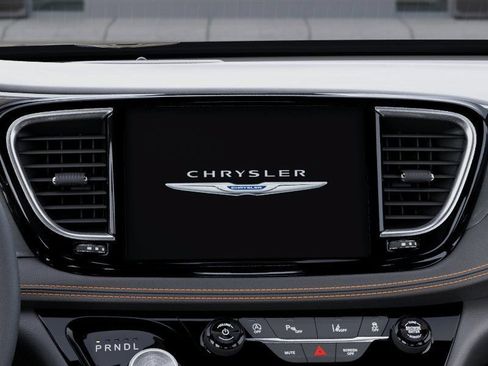 New 2026 Chrysler Pacifica Pinnacle w/ Trailer Tow Group AWD/4WD image 18