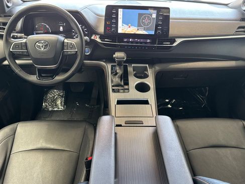 Certified 2023 Toyota Sienna XSE w/ XSE Plus Package FWD image 18