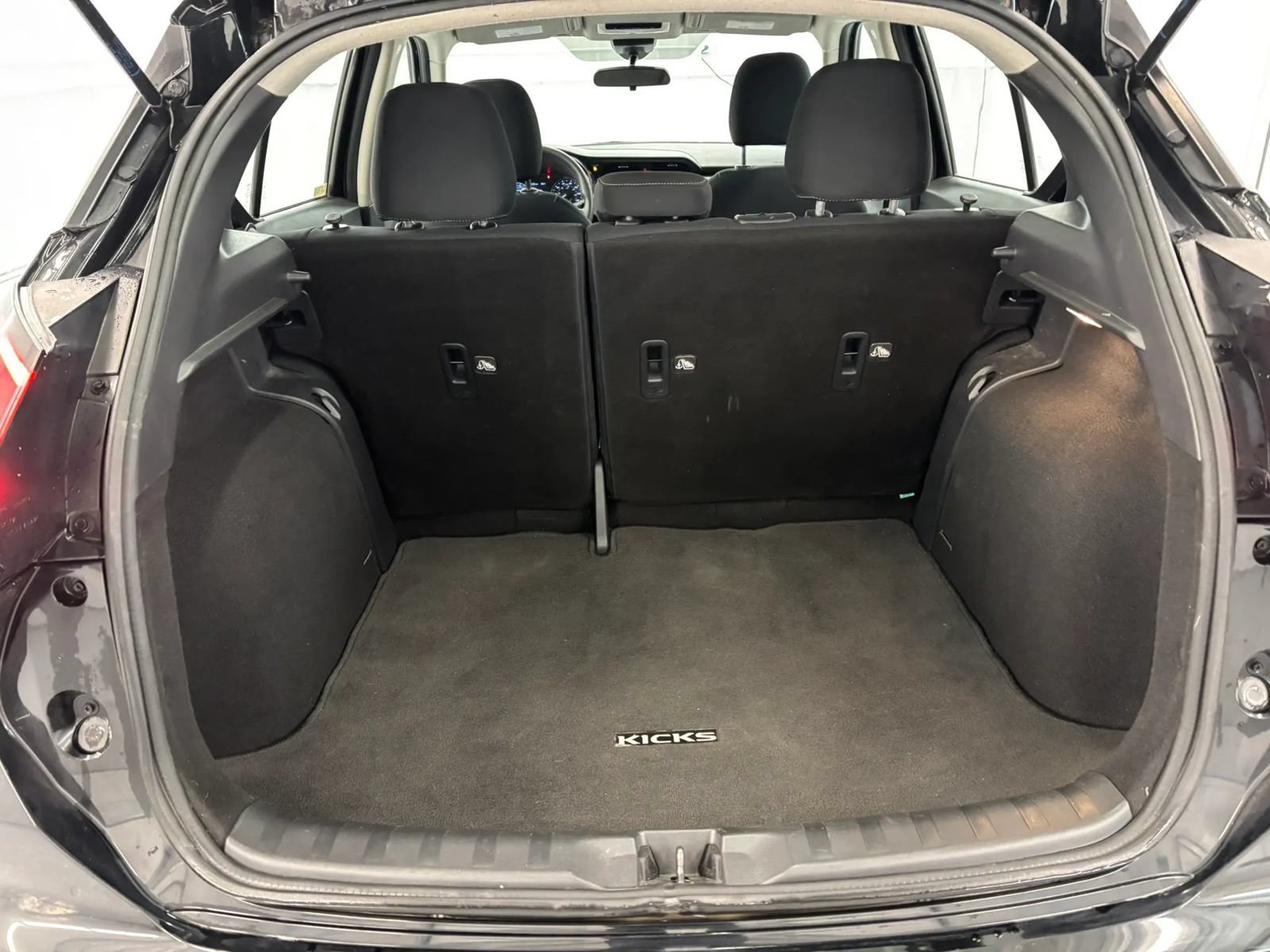 Used 2021 Nissan Kicks SV FWD image 34