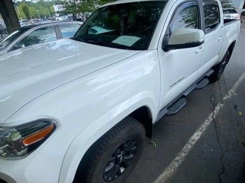 Used 2023 Toyota Tacoma SR5 AWD/4WD image 3