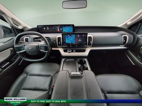 Used 2025 Ford Expedition Active image 15